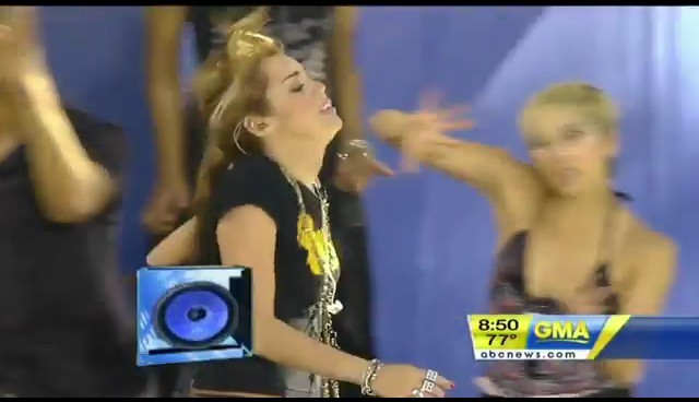 bscap0672 - Good Morning America Robot