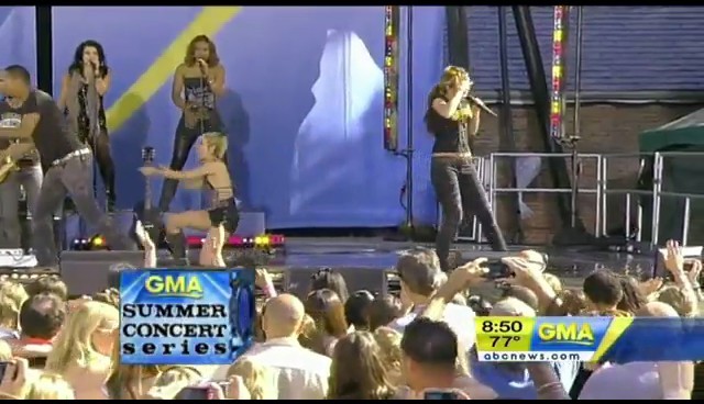 bscap0676 - Good Morning America Robot