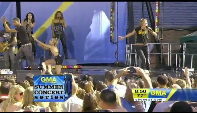 bscap0677 - Good Morning America Robot