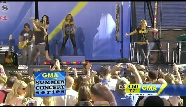 bscap0678 - Good Morning America Robot