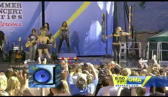 bscap0680 - Good Morning America Robot