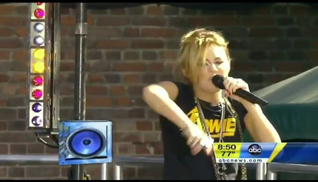 bscap0692 - Good Morning America Robot