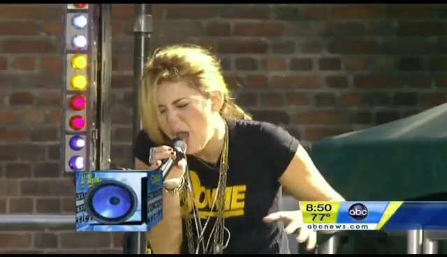 bscap0700 - Good Morning America Robot