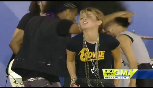 bscap0735 - Good Morning America Robot