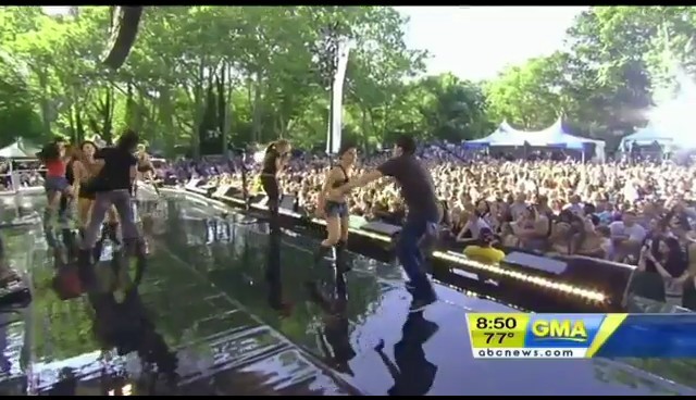 bscap0741 - Good Morning America Robot