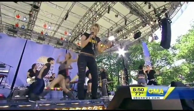 bscap0749 - Good Morning America Robot