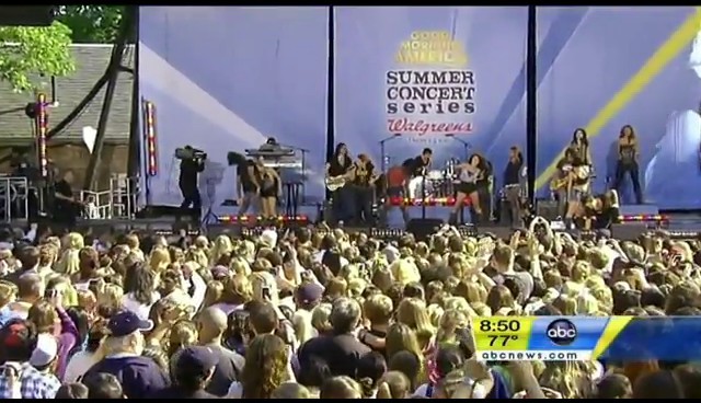 bscap0757 - Good Morning America Robot