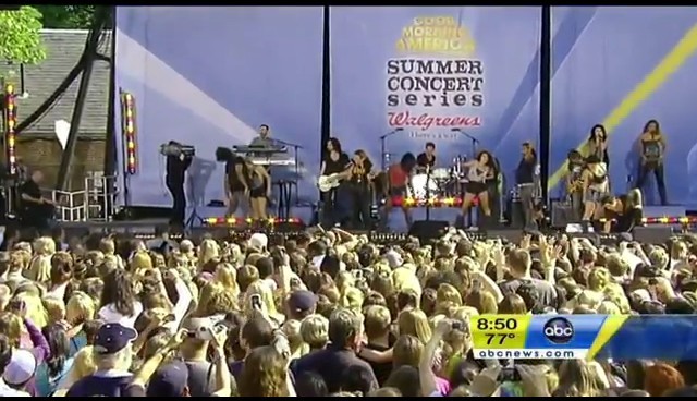 bscap0760 - Good Morning America Robot