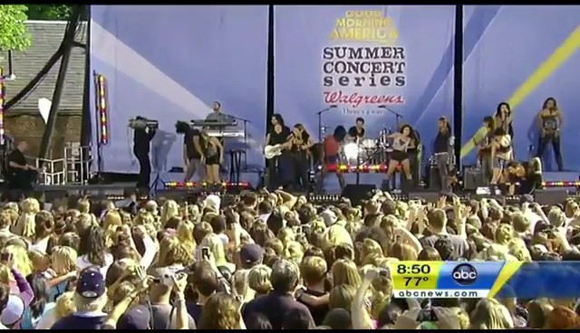 bscap0761 - Good Morning America Robot