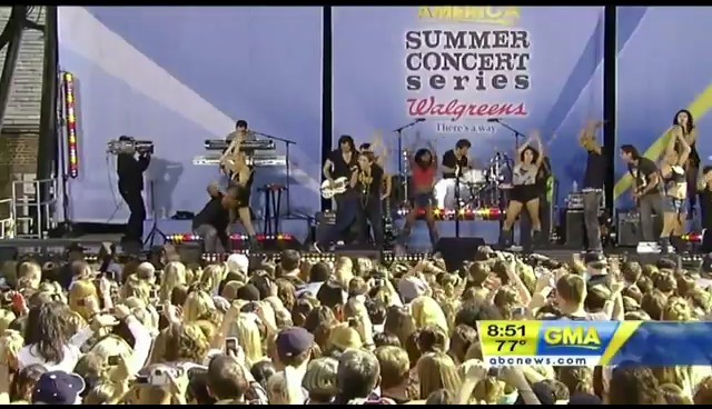 bscap0769 - Good Morning America Robot