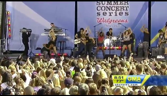 bscap0774 - Good Morning America Robot