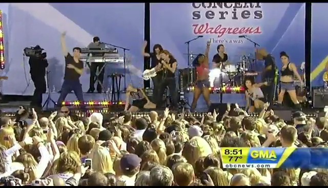 bscap0779 - Good Morning America Robot