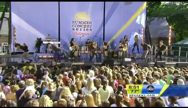 bscap0794 - Good Morning America Robot