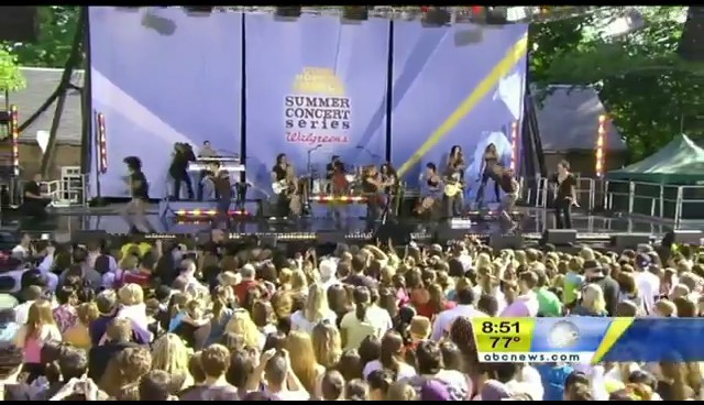 bscap0795 - Good Morning America Robot