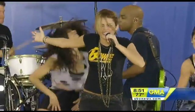 bscap0802 - Good Morning America Robot