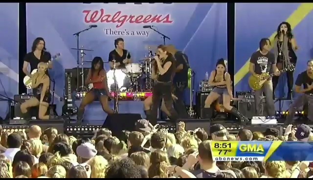 bscap0809 - Good Morning America Robot