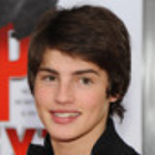 gregg-sulkin-150547l-thumbnail_gallery - gregg sulkin