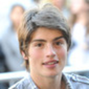 gregg-sulkin-425157l-thumbnail_gallery - gregg sulkin