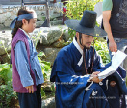 20735500_UILAFYCUK - regele sukjong