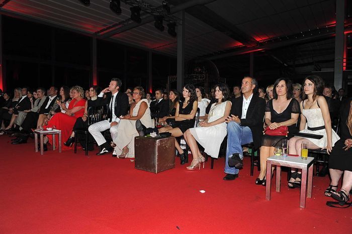 Hazal-Kaya-Kivanc-Tatlitug-kivanc-tatlitug-and-hazal-kaya-20027539-700-466 - x - Hazal - Kivanc - La o premiera