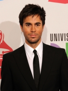 106448_enrique-iglesias-poses-in-the-press-room-during-the-10th-annual-latin-grammy-awards-held-at-m - Enrique Iglesias