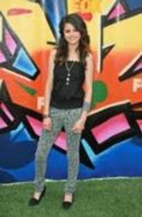 33792590_BPDVRKZSH - selena gomez