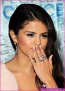 34784447_ZYUSNNCMI - selena gomez