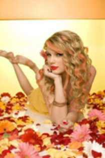 ZXNVRPIAGLCRVUYSPOY[1] - poze taylor swift