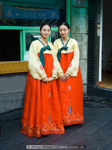 01 Korean women in traditional dress - Costume traditionale coreene