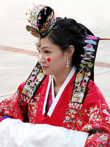 Korea-bridal-dress