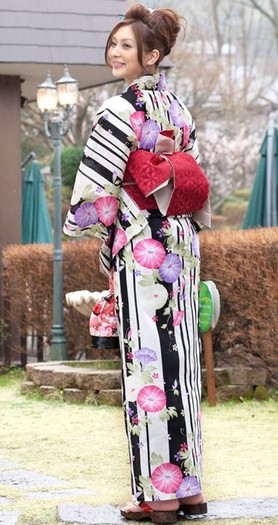2010112382246 - Costume traditionale chinezesti