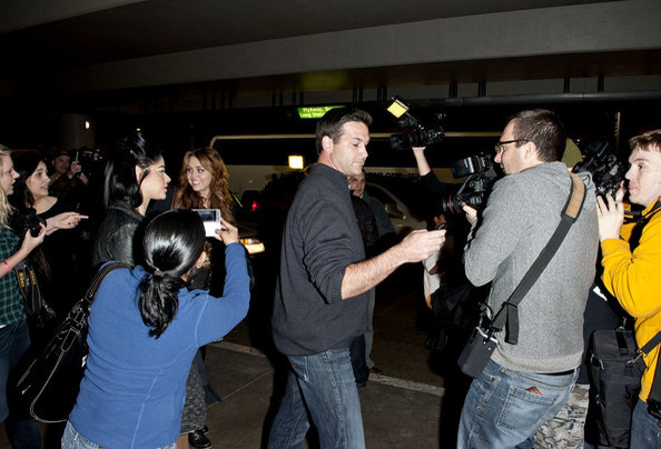 Miley+Cyrus+Miley+Cyrus+at+LAX+dejwE4e4NnZl - miley cyrus