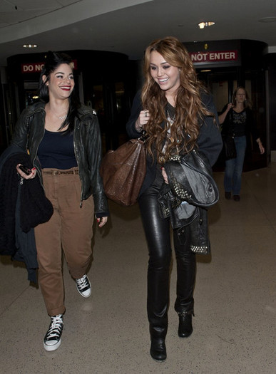 Miley+Cyrus+Miley+Cyrus+at+LAX+xHymDnRs1lBl