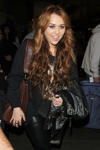 Miley+Cyrus+Miley+Cyrus+at+LAX+6bSX2txKCMAl - miley cyrus