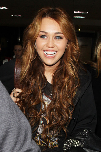 Miley+Cyrus+Miley+Cyrus+at+LAX+CNpaRQZpriKl - miley cyrus