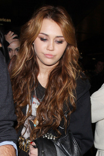 Miley+Cyrus+Miley+Cyrus+at+LAX+jyBU5lEvR_wl - miley cyrus
