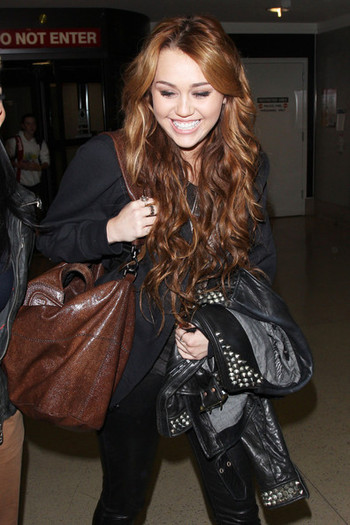 Miley+Cyrus+Miley+Cyrus+at+LAX+ooVJkNWY4ANl - miley cyrus