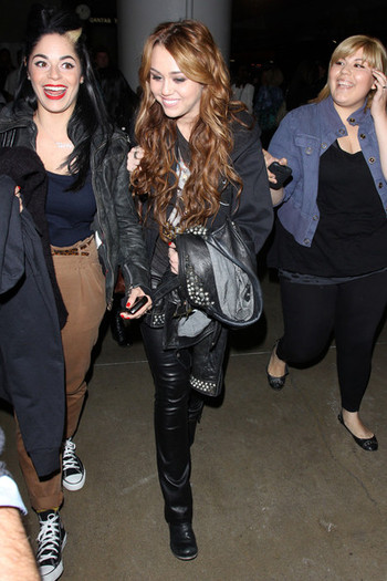 Miley+Cyrus+Miley+Cyrus+at+LAX+VDH8dU96djol