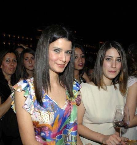 Hazal-Kaya-Beren-Saat-hazal-kaya-20026518-445-470 - x - Two princess