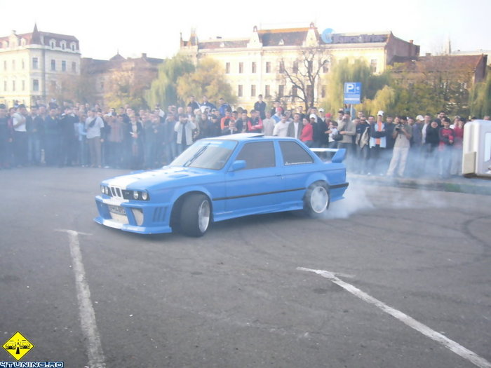 oradea-crazy-tuning-show-2004-580a64290ee848cac-920-0-1-95-0[1] - poze masini