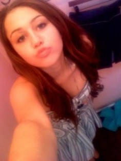 miley-cyrus-cellphone-shot-225x300