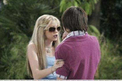 normal_008~7 - Hannah Montana Season 1 - Episode 2 - Miley Get Your Gum