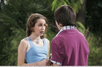 normal_015~4 - Hannah Montana Season 1 - Episode 2 - Miley Get Your Gum