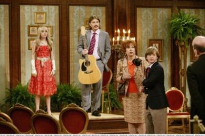 normal_013~6 - Hannah Montana Season 1 - Episode 6 - Grandma Dont Let Your Babies Grow Up To Be Favorites