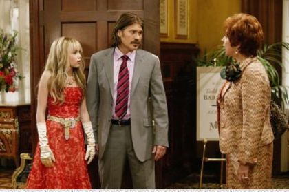 normal_016~6 - Hannah Montana Season 1 - Episode 6 - Grandma Dont Let Your Babies Grow Up To Be Favorites