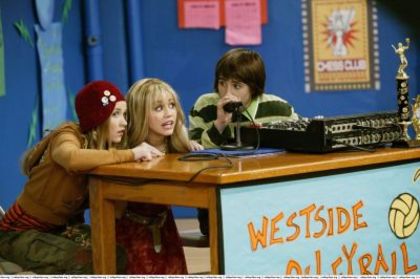 normal_018~3 - Hannah Montana Season 1 - Episode 6 - Grandma Dont Let Your Babies Grow Up To Be Favorites