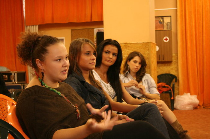 jgh - Alina Dinca de la romanii au talent