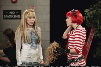 normal_2x02CuffsWillKeepUsTogether01 - Hannah Montana Season 2 - Episode 2 - Cuffs Will Keep Us Togheter