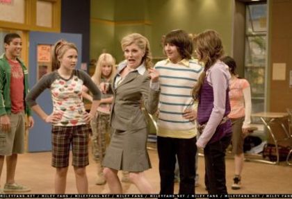 normal_2x04GetDownAndStudy21 - Hannah Montana Season 2 - Episode 4 - Get Down Study-udy-udy