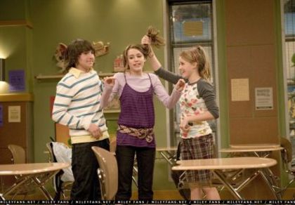 normal_2x04GetDownAndStudy22 - Hannah Montana Season 2 - Episode 4 - Get Down Study-udy-udy